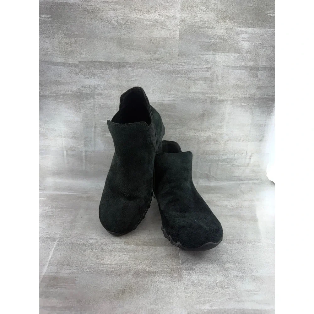 Skechers Relaxed Fit Black Suede Ankle Booties 49602 Women Sz 7 Air-Cooled Foam